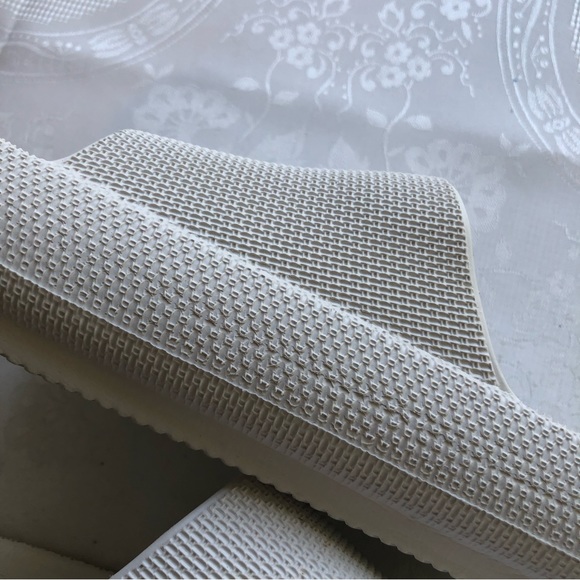 Comfort Trendz Women’s Size 10 White Slip-On Rubber Flip-Flops Shoes Open-Toe - Picture 11 of 16